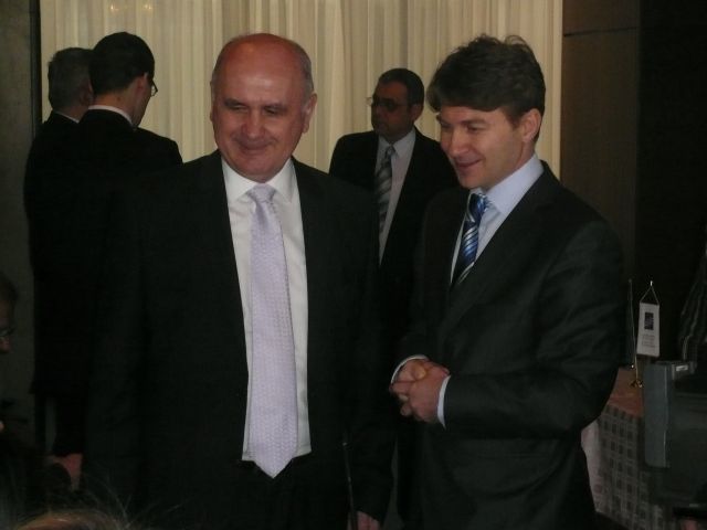 NJ. E. Jan Varšo Ambasador SR i Dr. Miroslav Kralik predsenik SSOK